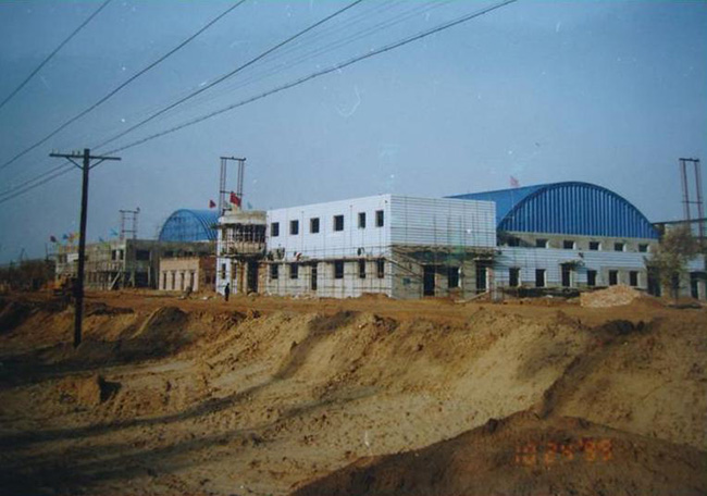 1999年，蒙牛总部基地一期破土动工.jpg