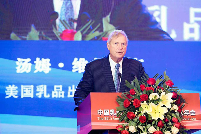 12.美国乳品出口协会主席汤姆·维尔萨克（Tom Vilsack）.jpg