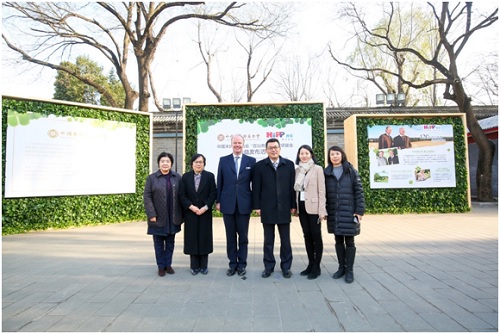 中国宋庆龄基金会”匠心育未来“专项基金展示区嘉宾合影